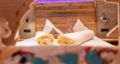 Apartment 'Sonnleiten Sonnenadler 4' with Mountain View, Private Terrace and Wi-Fi