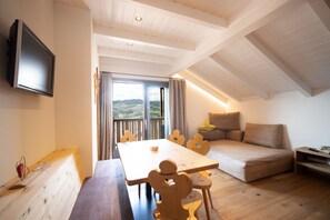 TV, ping pong - Modern Holiday Apartment "Sonnleiten Sterngucker 10" with Wi-Fi (Steinegg)