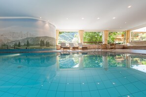 Piscina coperta, una piscina riscaldata