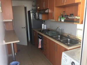 Microondas y utensilios de cocina