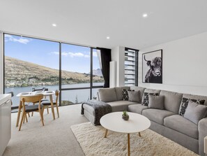 TV - Sierra Views - Queenstown Holiday Home (Queenstown)