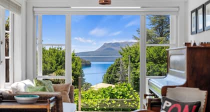 Kiwiana Bach - Lake Tarawera Holiday Home