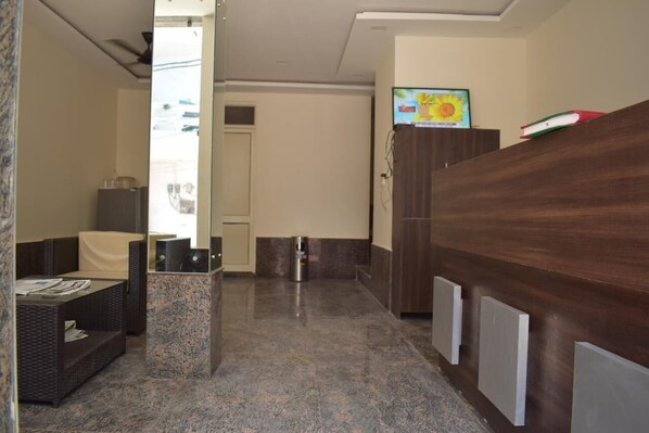 Reception - Hotel Aero Indus (New Delhi)