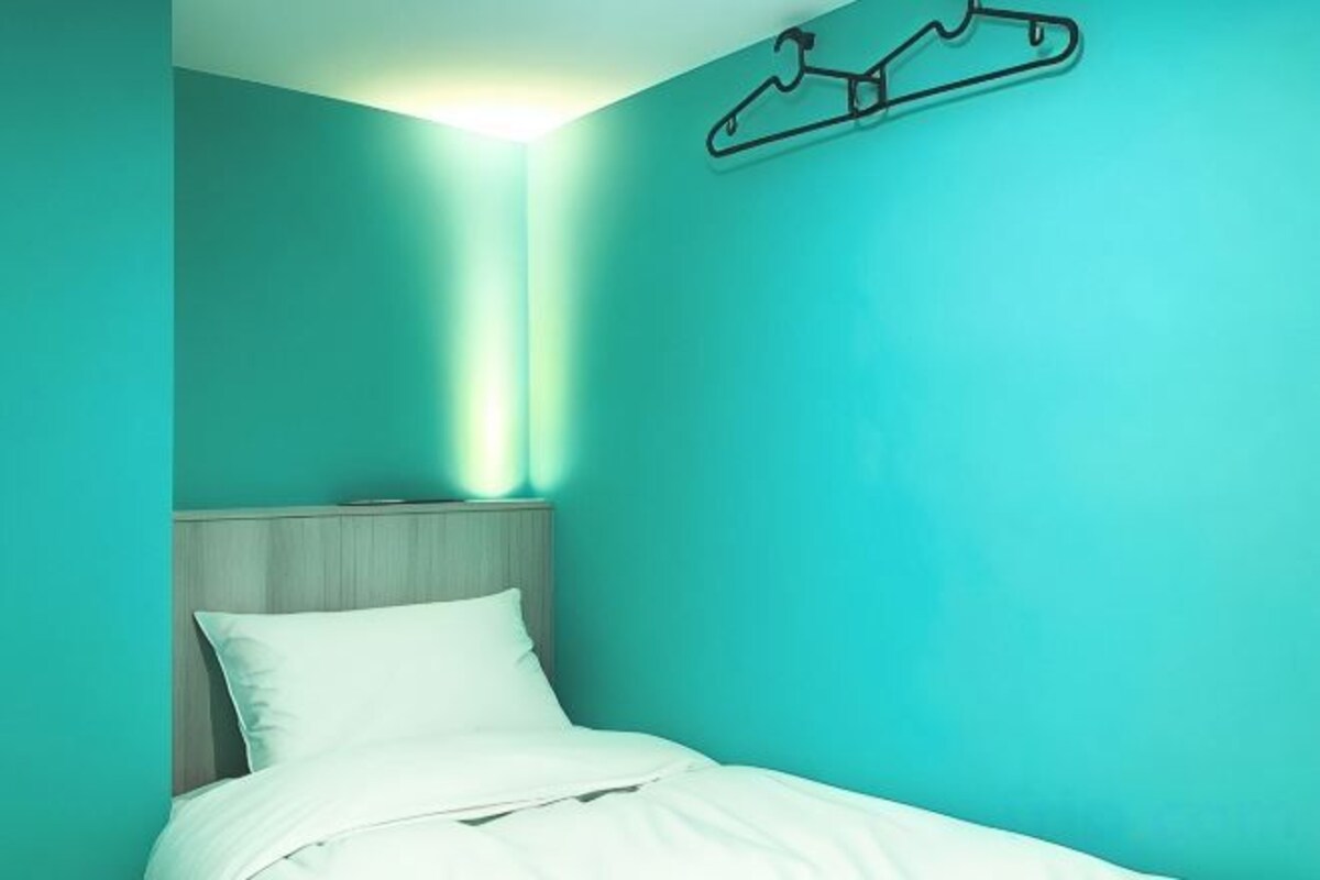 Soundproofing, WiFi (free), bed sheets