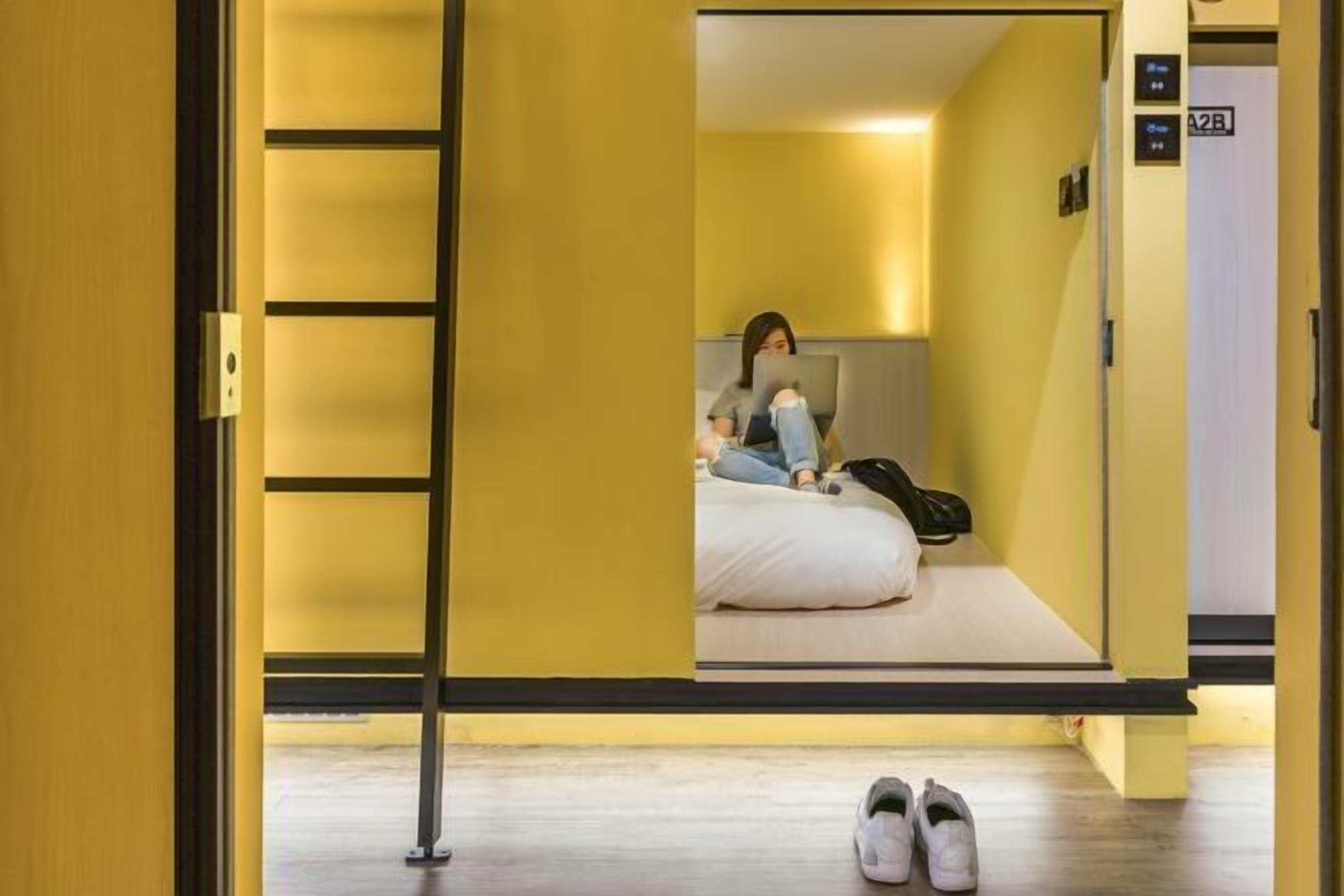 Soundproofing, free WiFi, bed sheets