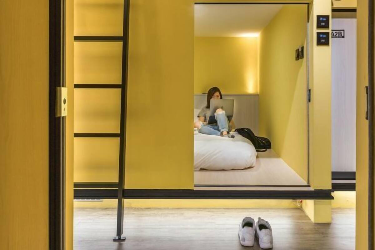 Soundproofing, free WiFi, bed sheets