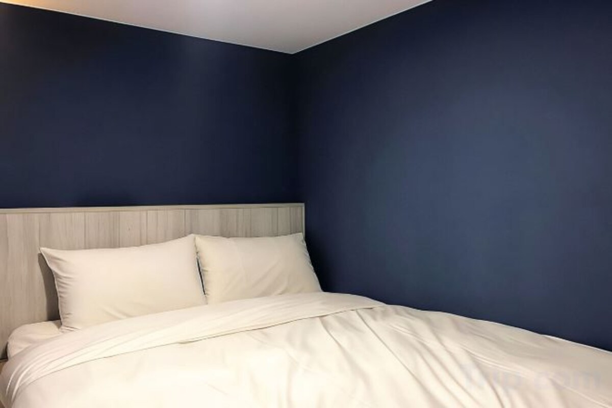 Soundproofing, WiFi (free), bed sheets