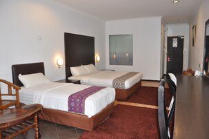 标准房 | 办公桌、免费 WiFi