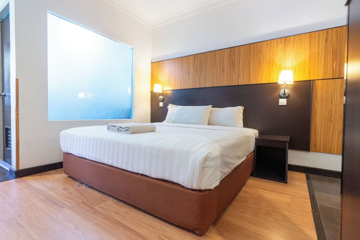 Family 3 Pax | Desk, free WiFi