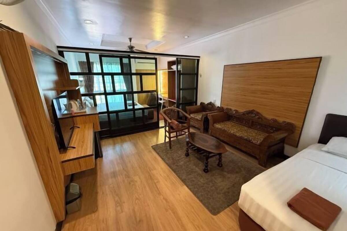 デスク、WiFi (無料)