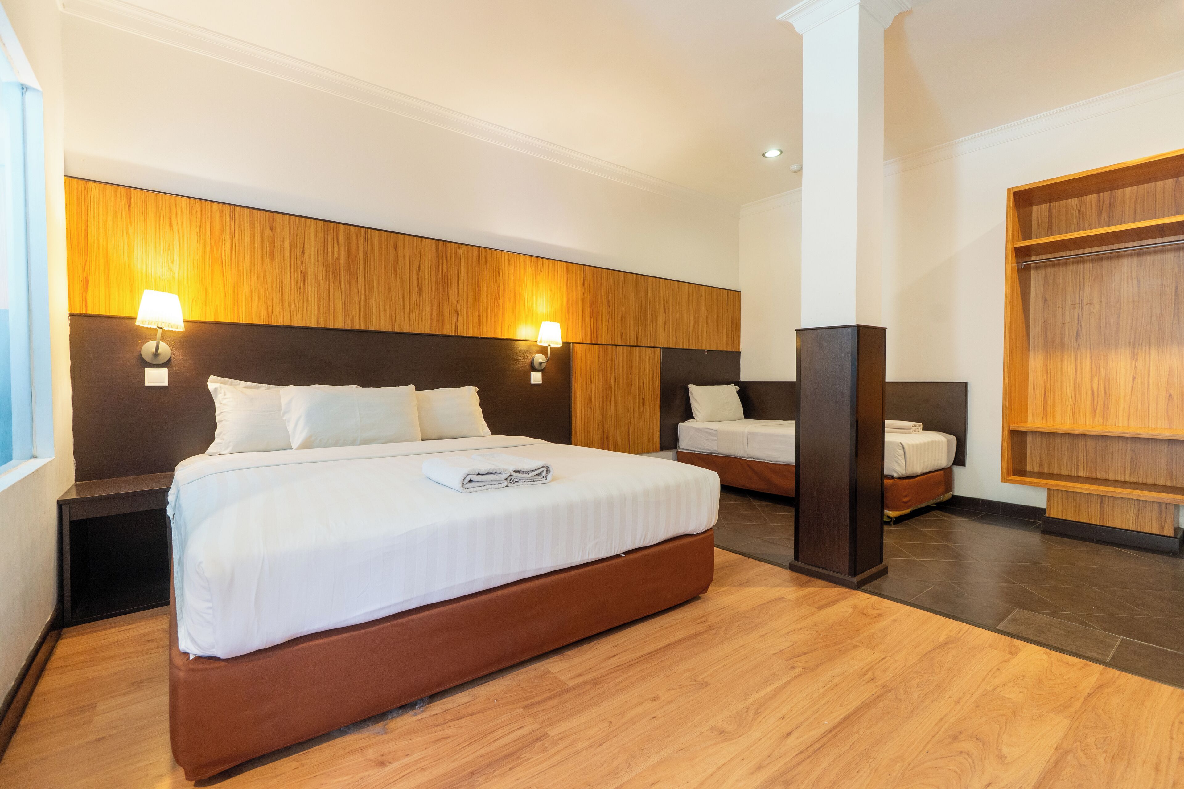 Family 3 Pax | Desk, free WiFi