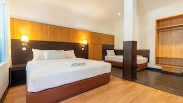 Family 3 Pax | Desk, free WiFi