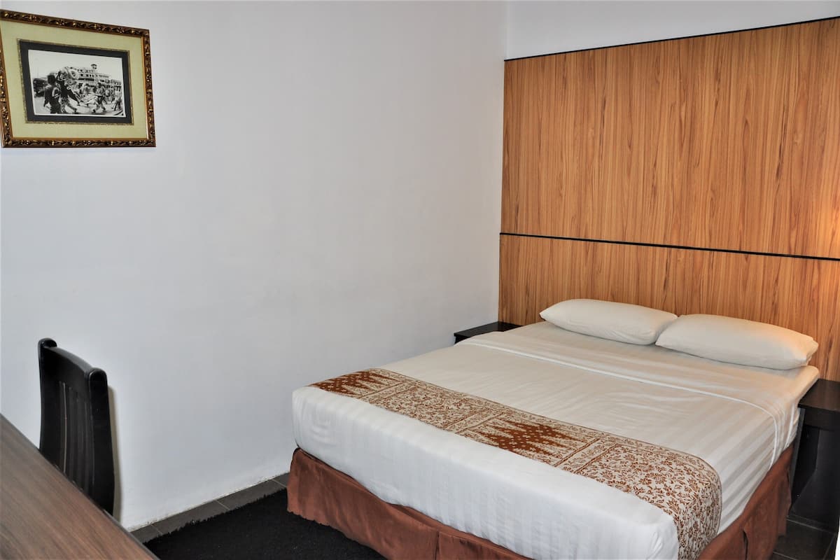 Family 4 Pax | Desk, free WiFi