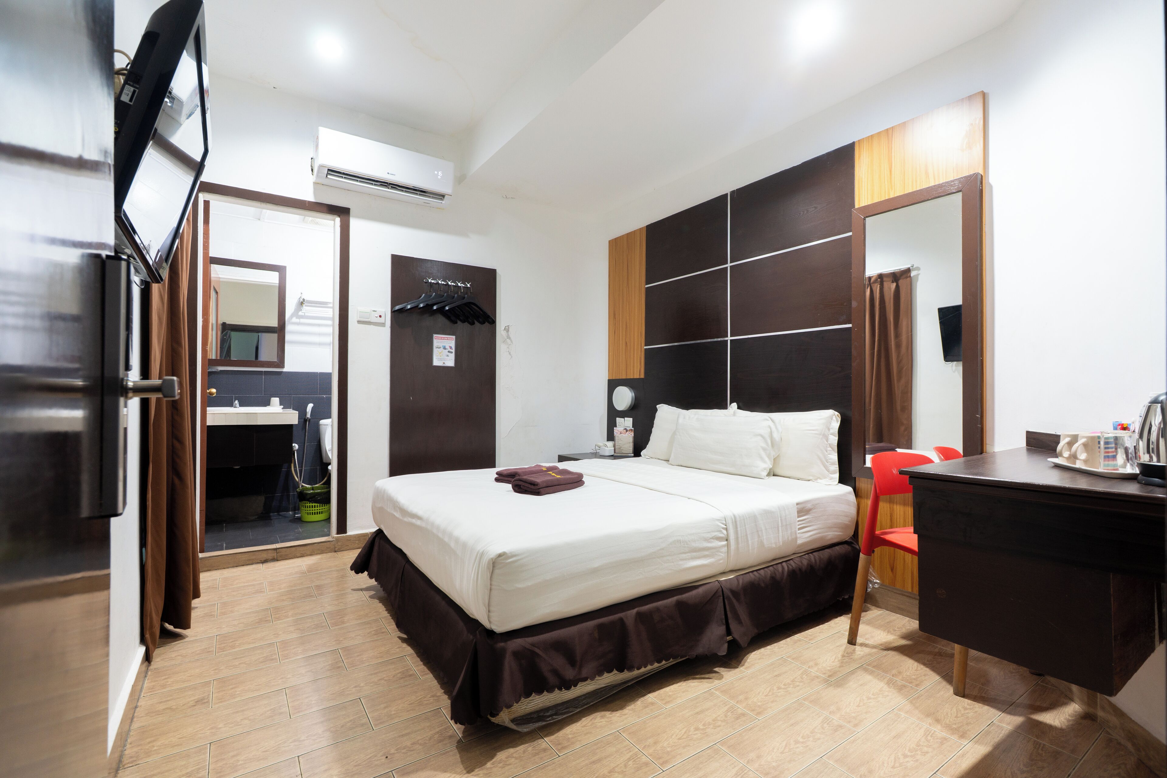 客房 (Queen) | 办公桌、折叠床/加床（额外收费）、免费 WiFi