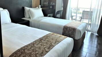 Desk, rollaway beds, free WiFi