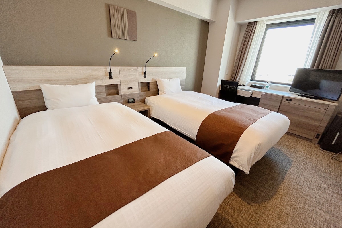 standard twin room | 1 bedroom, desk, blackout curtains, iron/ironing board