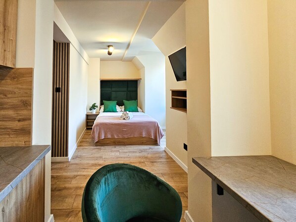 Unclassified image, 1 of 16, button