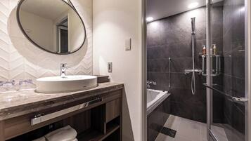 Lodge style Double Room | Bathroom | Free toiletries, hair dryer, slippers, electronic bidet