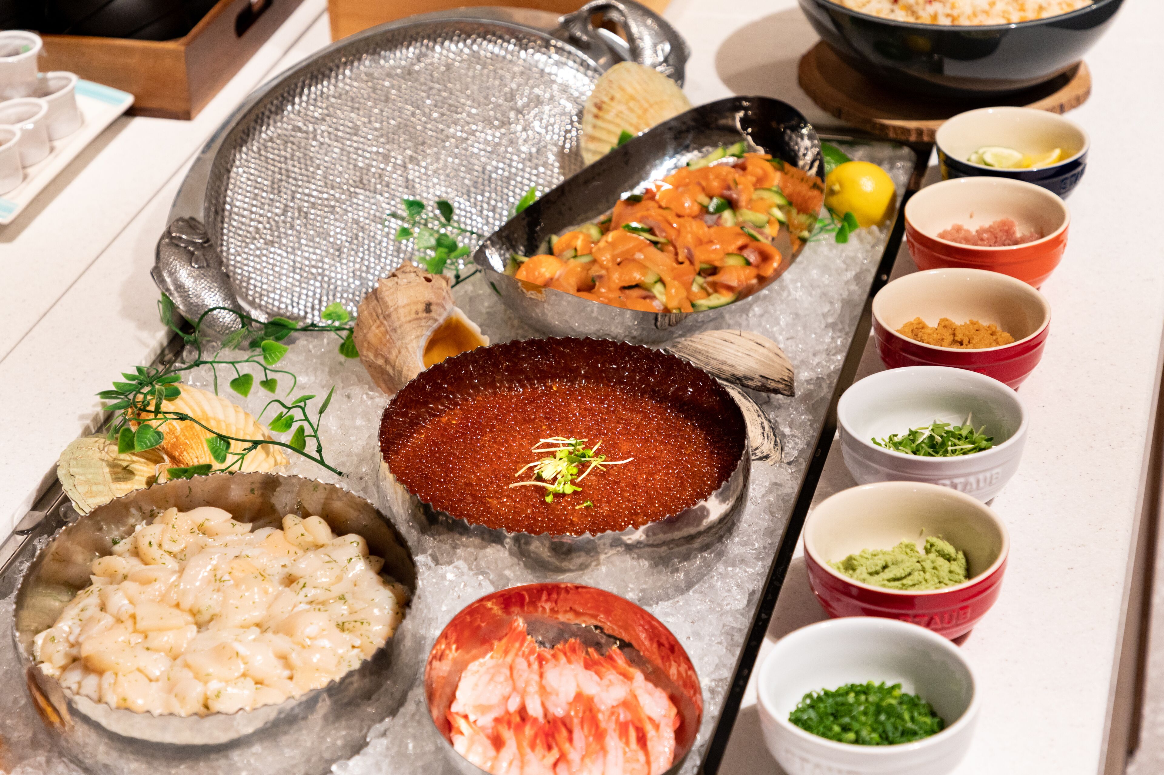daily buffet breakfast (jpy 3300 per person)