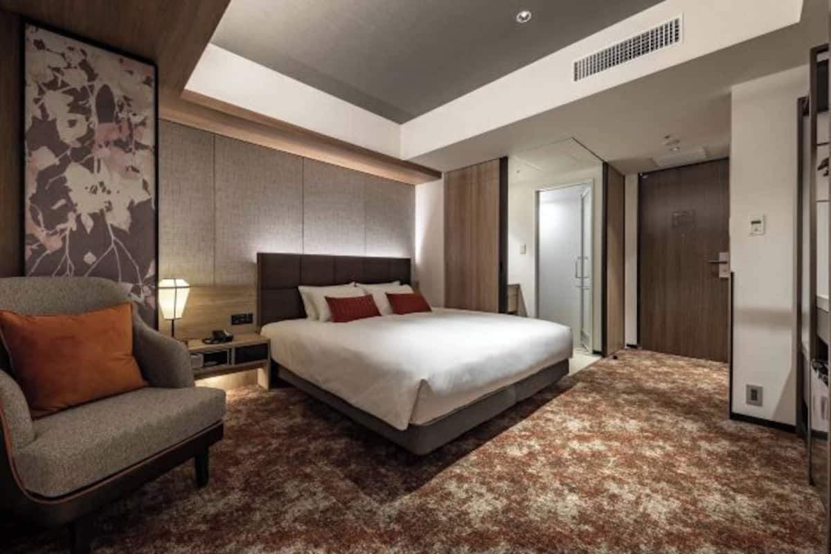 In-room safe, blackout curtains, iron/ironing board, free WiFi