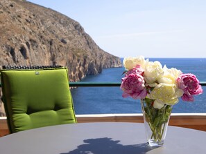 Outdoor dining - Cosy apartment for 4 people with pool, WIFI, A/C, TV and terrace (Altea)