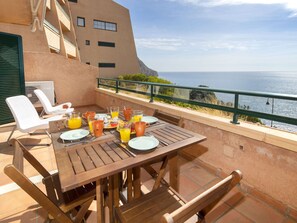 Outdoor dining - Cosy apartment for 4 people with pool, WIFI, A/C, TV and terrace (Altea)