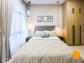 3 bedrooms, desk, iron/ironing board, free WiFi