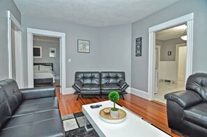 3 室のベッドルーム、アイロン / アイロン台、WiFi、ベッドシーツ