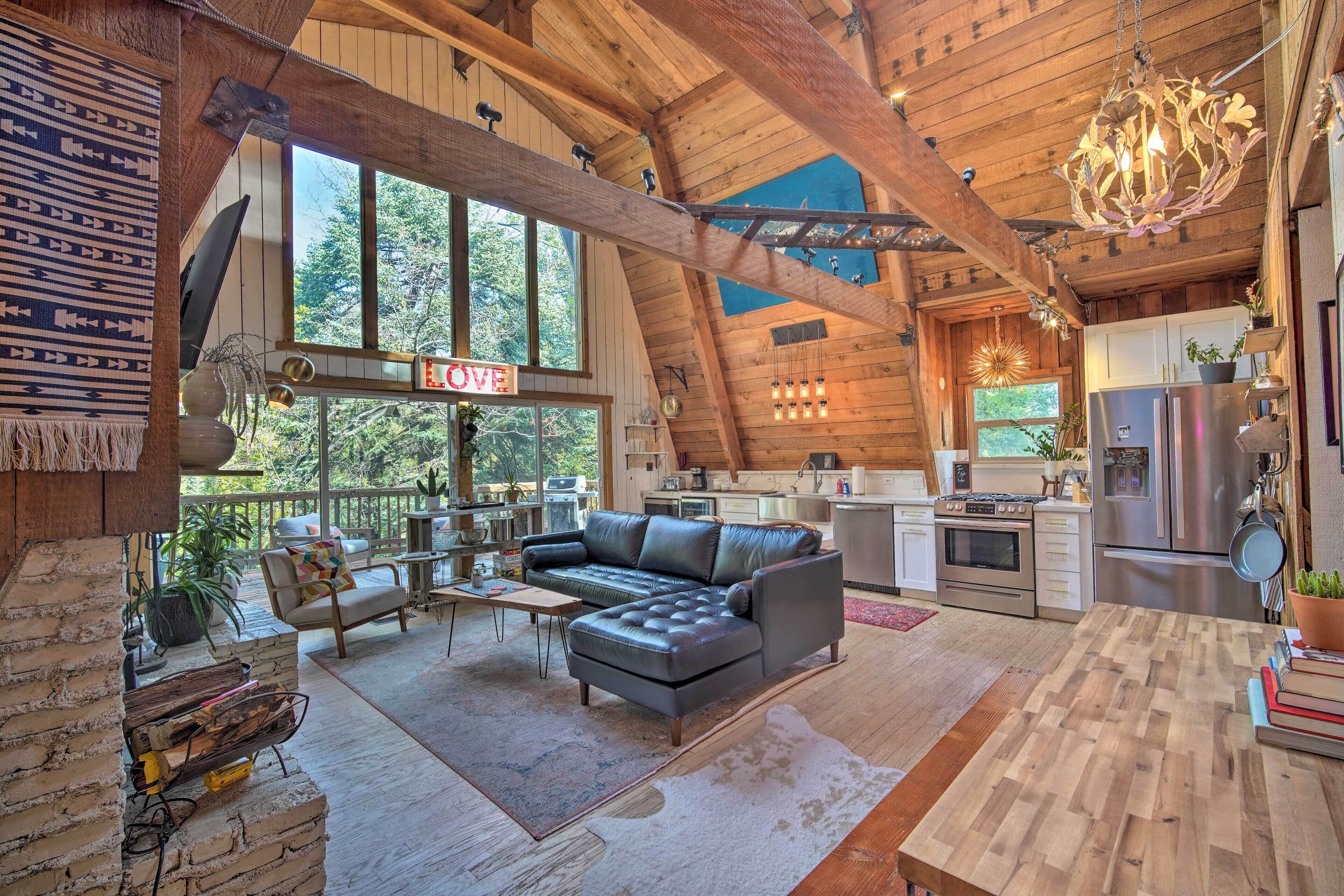 Cabin Vacation Rental: 4 Mi to Lake Arrowhead