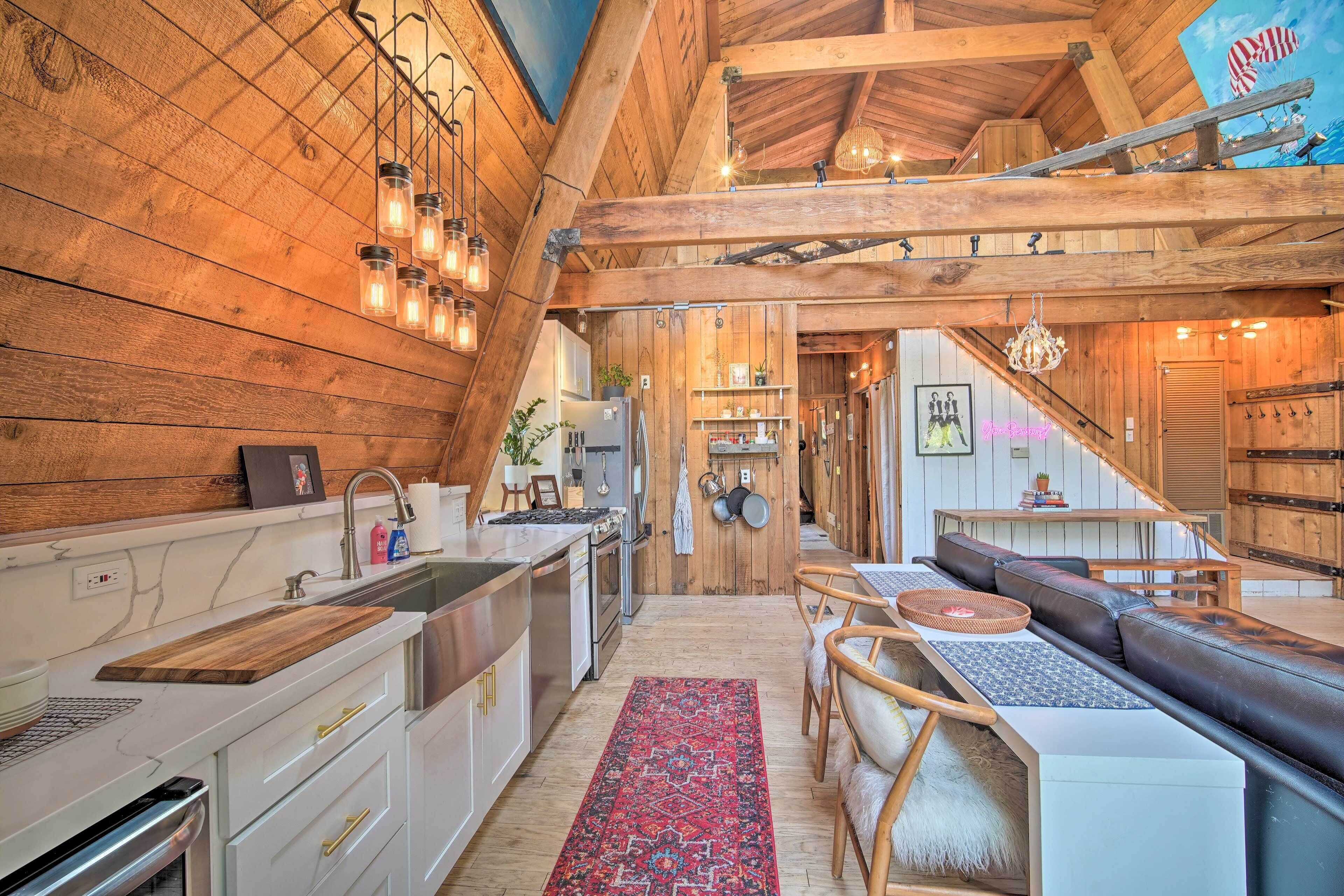 Cabin Vacation Rental: 4 Mi to Lake Arrowhead
