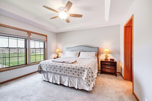 2 bedrooms, iron/ironing board, internet, bed sheets