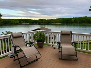 Property grounds - Just One More Day: 2 Kayaks, Wifi, Horseshoes, Paddleboard, Panoramic View (Huddleston)