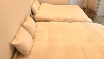 2 bedrooms, down duvets, laptop workspace, blackout curtains