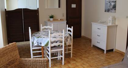 Bright T2 Apartment in La Roche-Posay Center with Wi-Fi and Washer