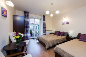 Comfort Apartment | 3 bedrooms, in-room safe, iron/ironing board, free cribs/infant beds - KrakowRentals - Vanilla 2 Apartment (Kraków)