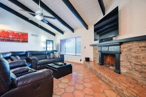 Televisión, chimenea