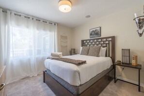 3 slaapkamers, een bureau, een laptopwerkplek