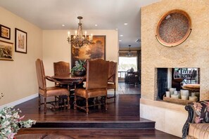 Dining - Private 4BD Vacation House by Wrigley Mansion~pool (Phoenix)