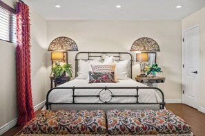 4 bedrooms, laptop workspace, iron/ironing board, bed sheets