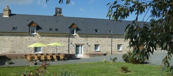 Charming Cottage Near Beaches - 5 BR, Accessibility, Fireplace, Games Room, BBQ, Private Garden