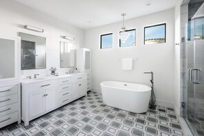 House (6 Bedrooms) | Bathroom | Separate tub and shower, deep soaking tub, rainfall showerhead - Luxury Dream House!! Sleeps 16 - On Golf Course (Phoenix)