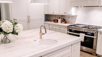 House (6 Bedrooms) | Private kitchen | Full-sized fridge, microwave, oven, stovetop
