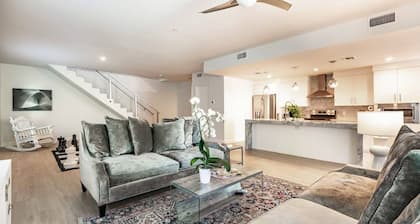 City Luxury Oasis! 3 Level Condo With 360 Roof!