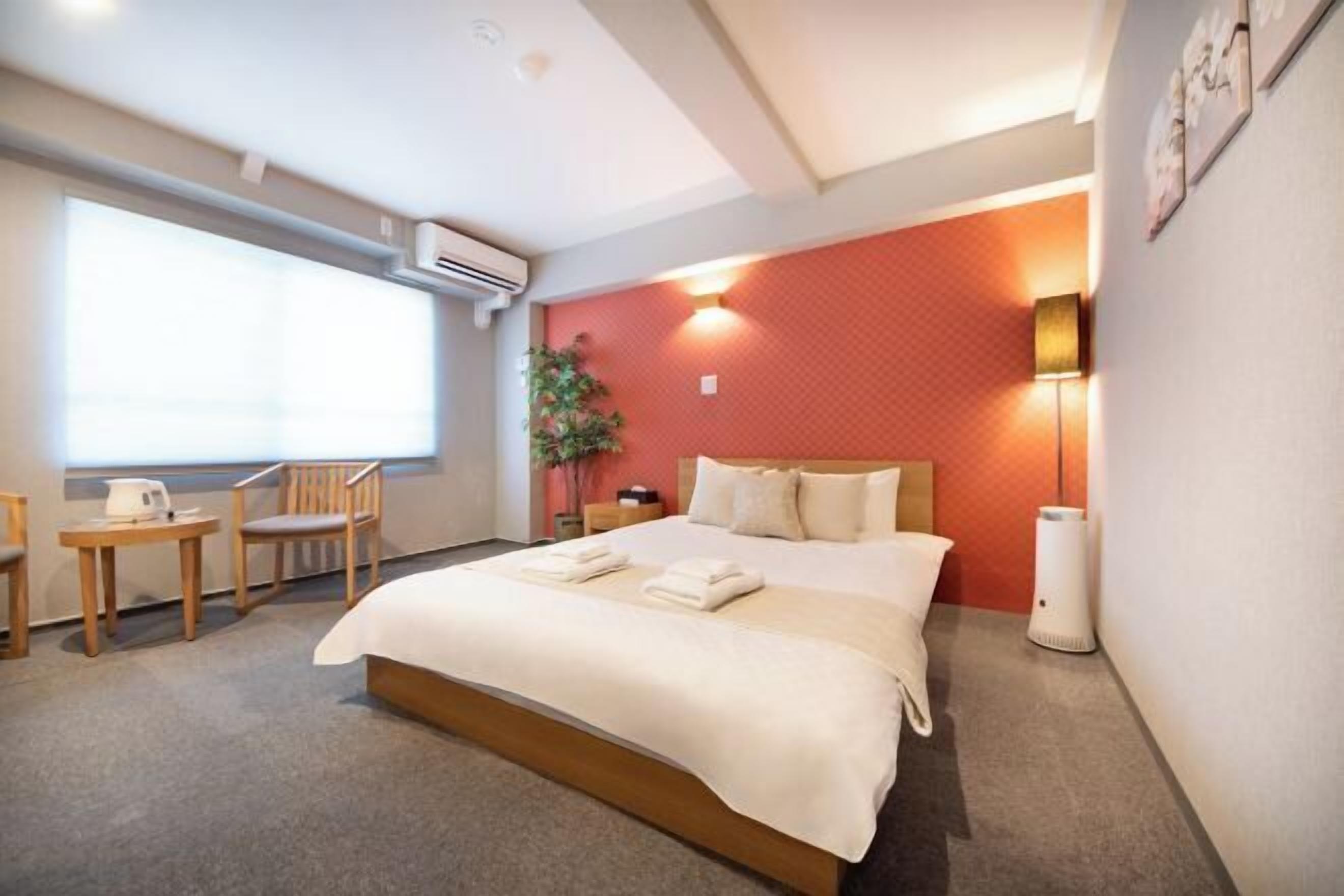 Free WiFi, bed sheets