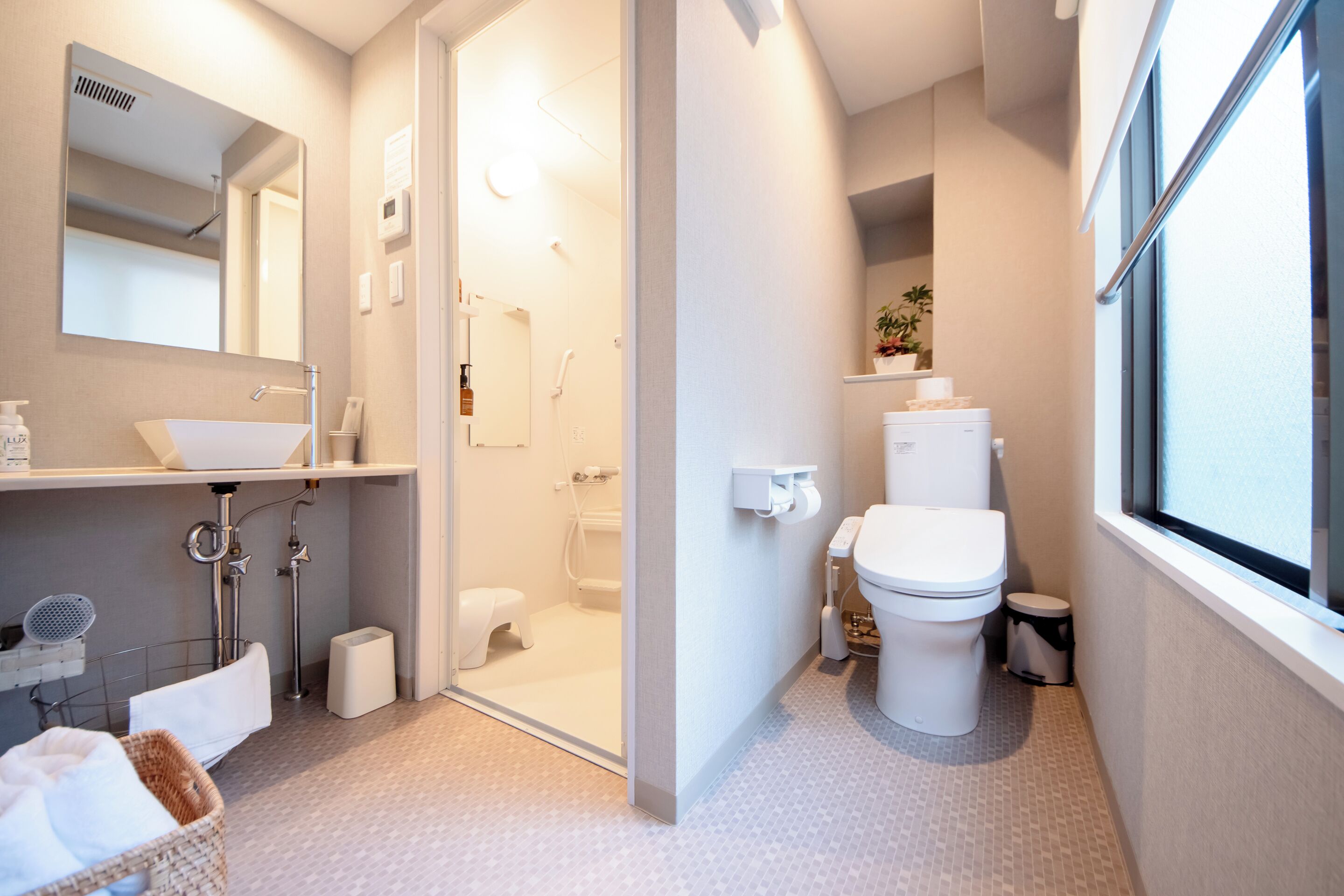 Double Room 204 | Bathroom | Separate bathtub and shower, free toiletries, hair dryer, slippers
