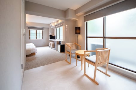 Twin Room 202 | Free WiFi, bed sheets