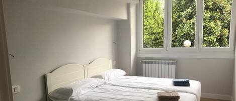 3 bedrooms, iron/ironing board, free WiFi