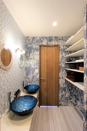 Basic Condo | Bathroom | Shower, free toiletries, hair dryer, slippers - rakuna Inn 河~oshiage (Tokyo)