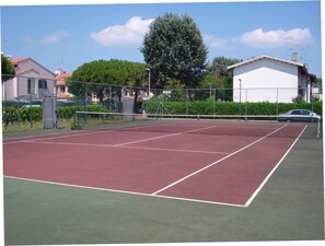 Sport court - Holiday home with outdoor swimming pool and terrace (Porto Santa Margherita)