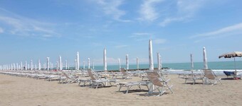 Holiday apartment in a small residence with pool near the sea and in the pedestrian area